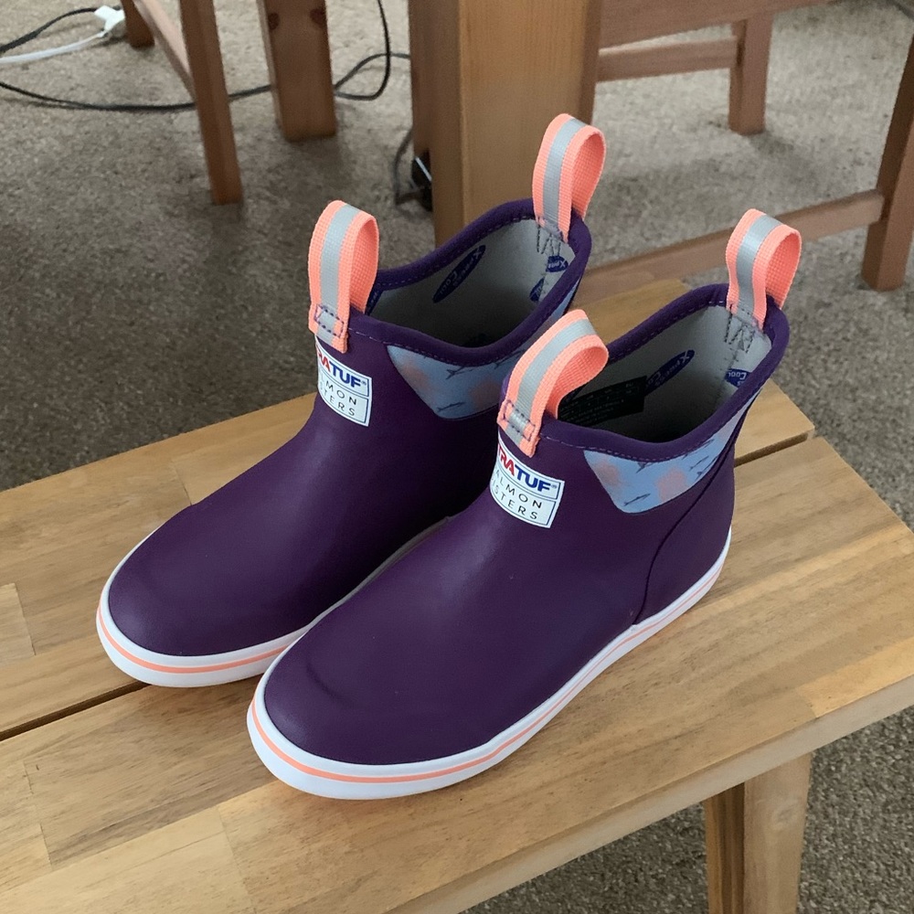 Xtratuf Salmon Sisters -NEW- women’s size 5